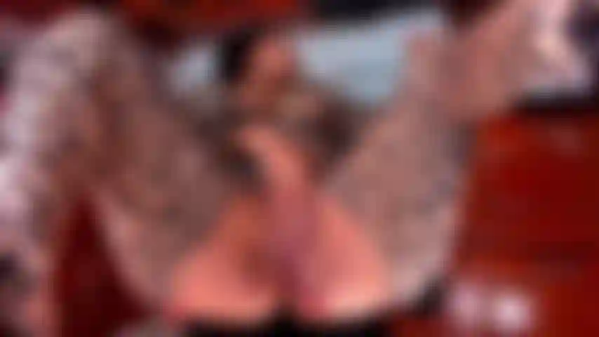 Una missionaria, mi sculaccio la figa e vengo.