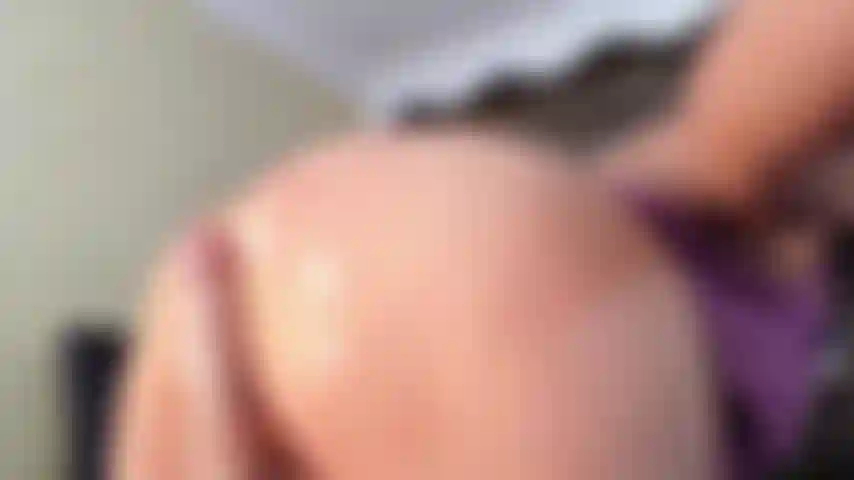 Senti il ​​mio culo pieno d'olio sul tuo cazzo.