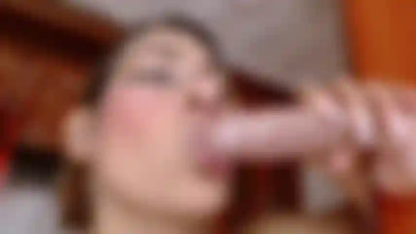 Massaggio con le mie labbra sul tuo cazzo.