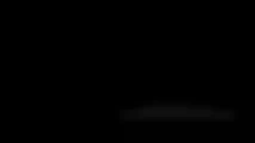 Sega con i piedi con un dildo rosa.