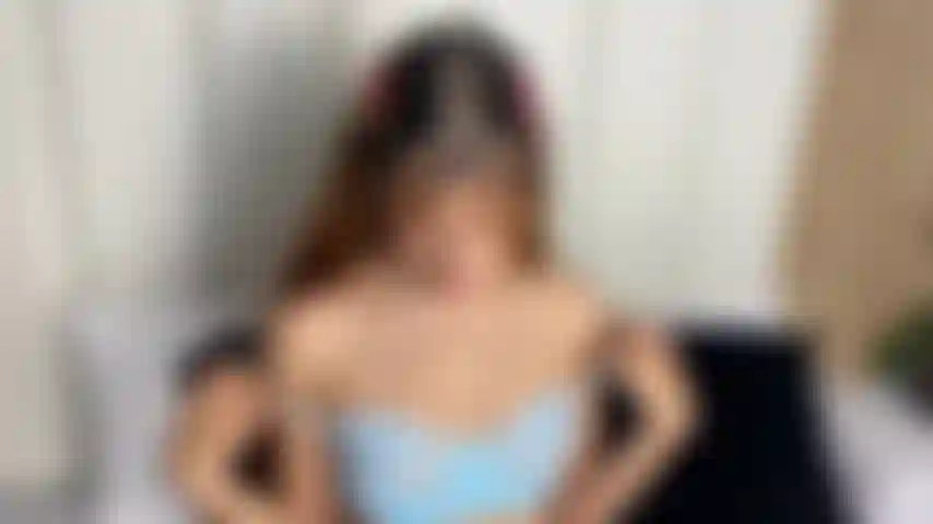 Tette piccole con olio.