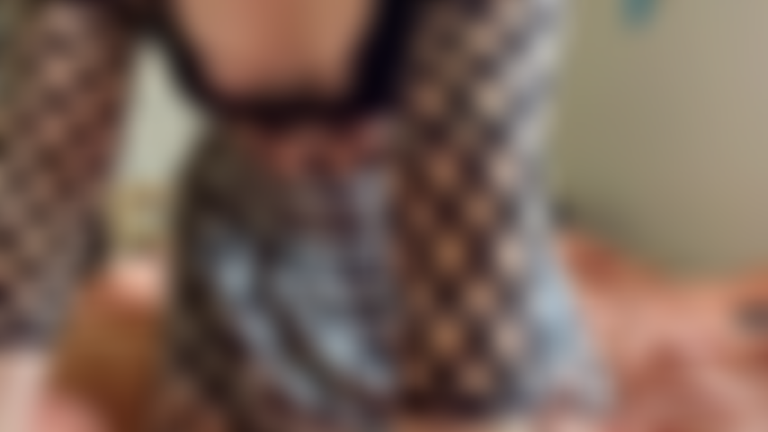 Twerking, body stocking | la ragazza alternativa twerka indossando calze autoreggenti.