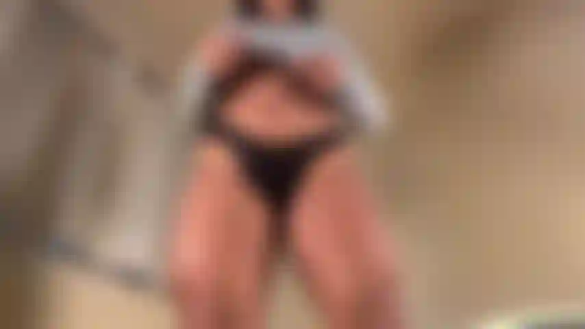 50 Ti si accovaccia in faccia.
