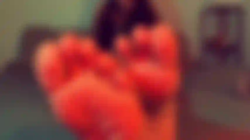 Adorazione dei piedi al rallentatore.