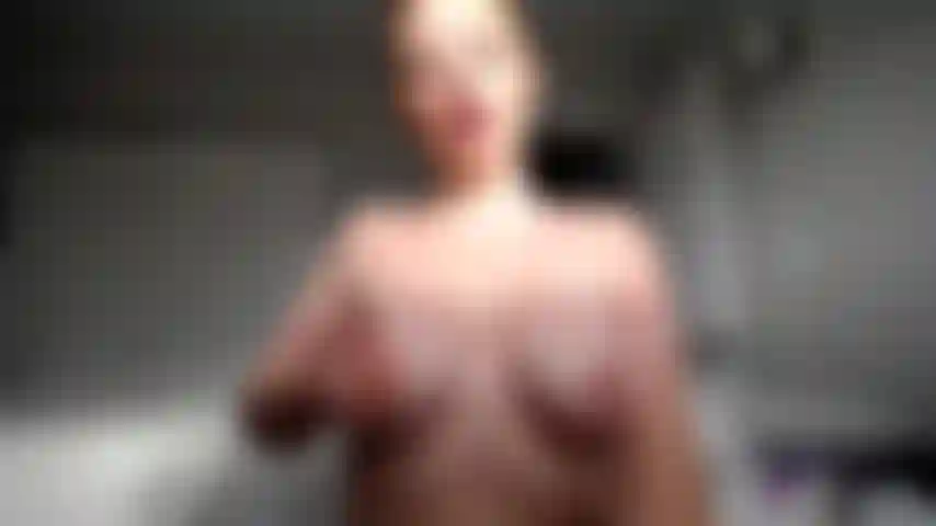 Esigo sperma, twerking, umiliazione.