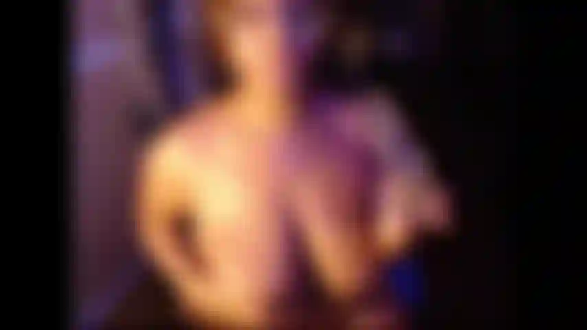 Le chiacchiere sporche della troia mi hanno fatto squirtare.