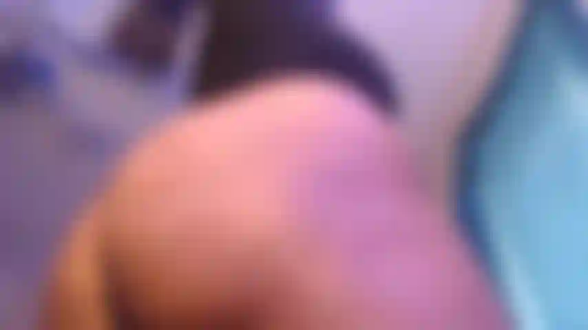 Scricchiolando mentre twerka.