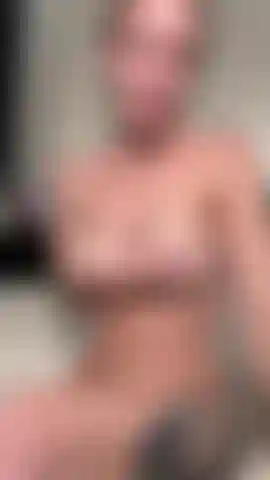 Stuzzica la mia figa rosa.