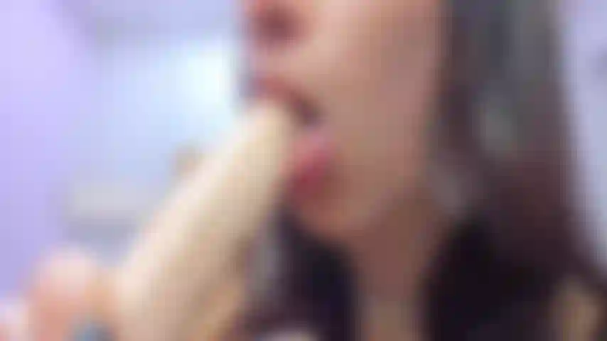 Faccio un pompino con tanto sputo.