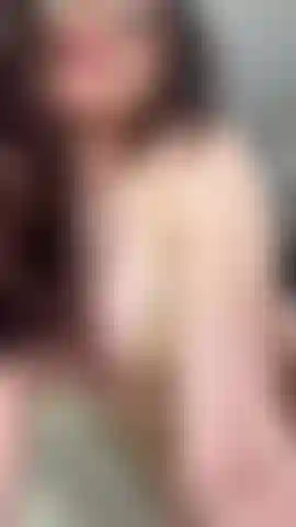 Vieni a provare le mie nuove due grandi tette e il mio culo succoso pieno del tuo sperma.