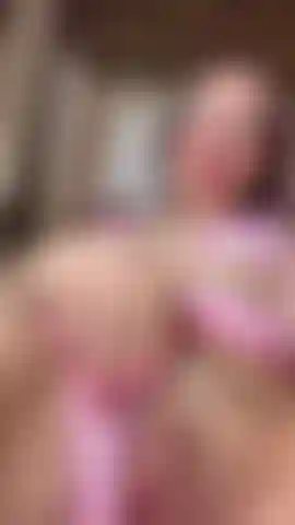 Domi_nella_mia_figa_rosa_e_aperta.