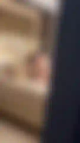 Non c'è niente che mi eccita di più di qualcuno che mi spia mentre distruggo la mia figa nella mia stanza.