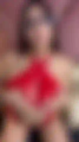 Questa principessa timida ha un lato molto birichino che ti aspetta.