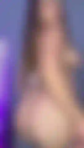 Questa bionda sexy vuole sesso duro.