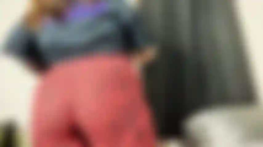 Twerking in pantaloni attillati.