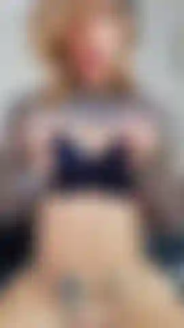 Gioco duro con le mie palline anali e il mio giocattolo lussureggiante.