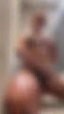 Mi masturbo la figa e faccio rimbalzare le mie tette!!!!!