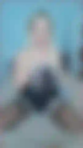 Gioca con le dita della mia fica rosa e bagnata.