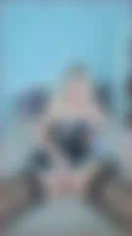 Cavalco un grosso dildo nella mia fica rosa, così bagnata.