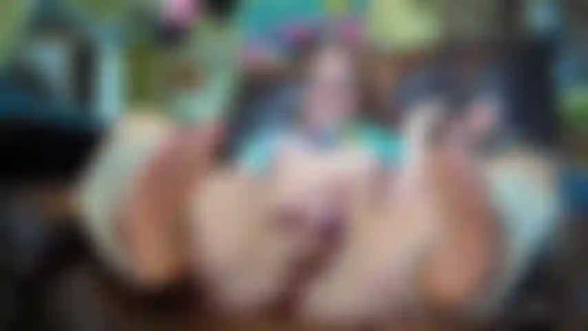 Con un organo scaldamuscoli per piedi e gambe.