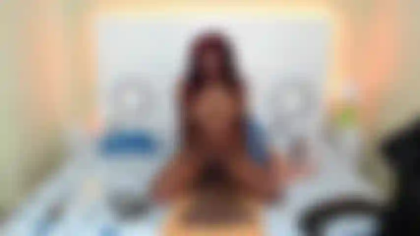 Mi fai venire saltando il tuo cazzo.