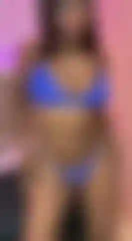 Mi occupo di spogliarello e gioco a domi.