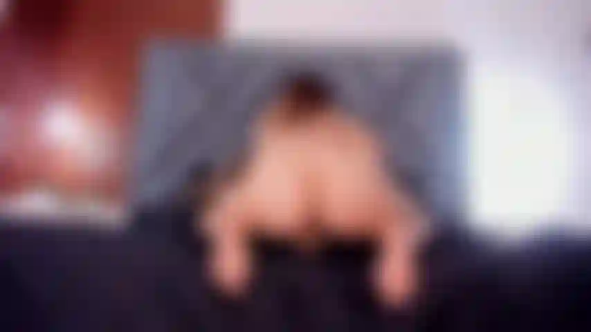 Latina con tette grosse, cavalca il tuo cazzo duro in posizione cowgirl inversa!