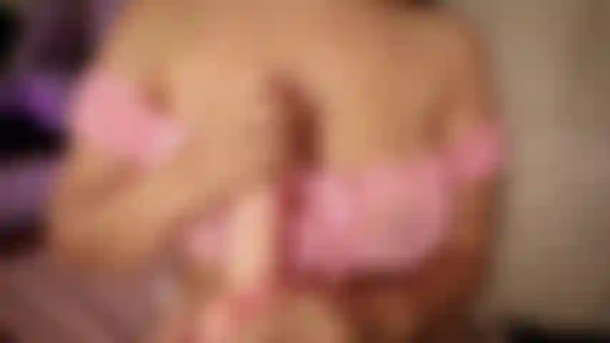 Faccio una sega con le mie tette.