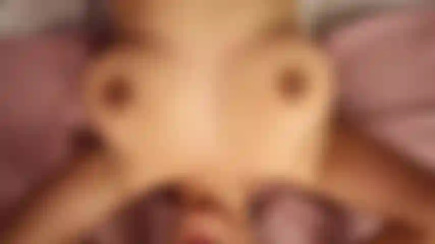 Le tette rimbalzano mentre mi scopi.