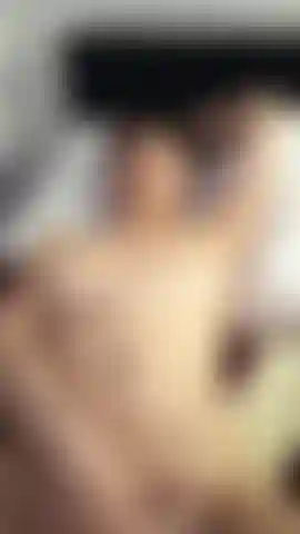 Il modo in cui le mie dita si muovono dentro la mia figa sembra che tu ci sia tu.