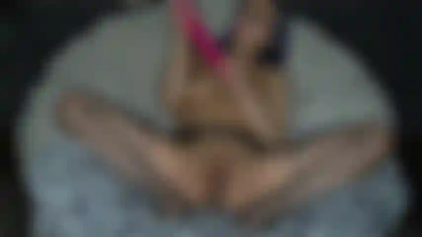 Vengo con le gambe dietro la testa usando il mio giocattolo da 12 pollici!