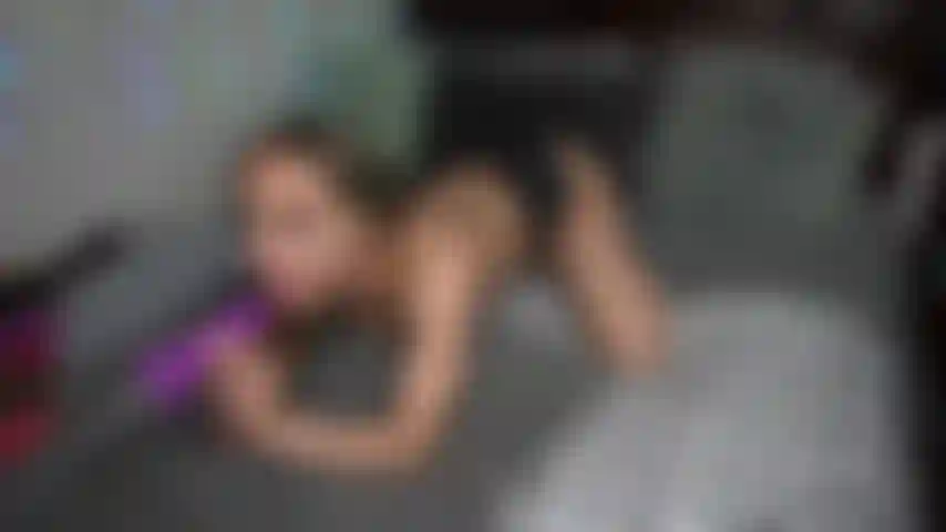 Uso la macchina del sesso per la prima volta. Mi sono scopata così forte!