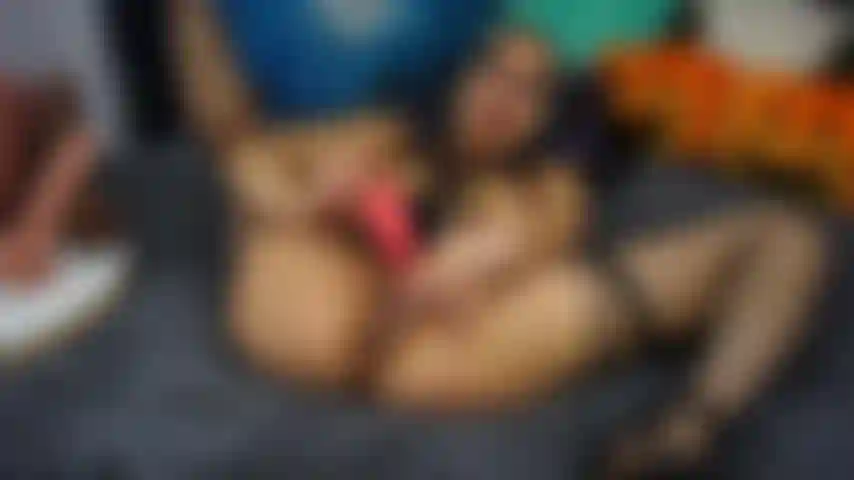 Adoro il mio giocattolo succhia clitoride! Così bagnata!