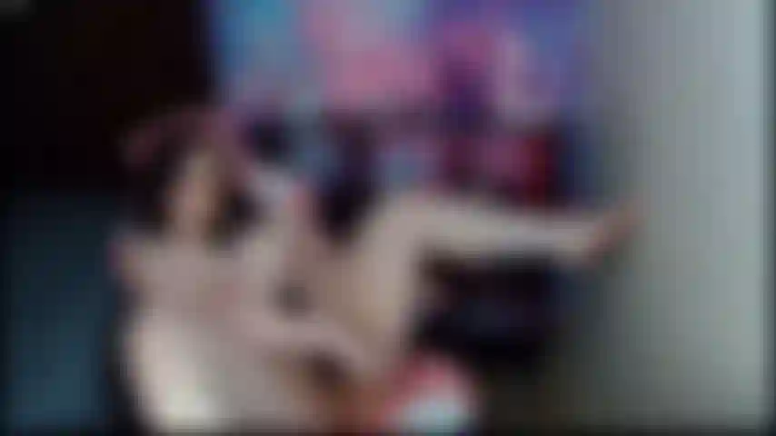 Vengo per 3 volte (spruzzo da vicino).