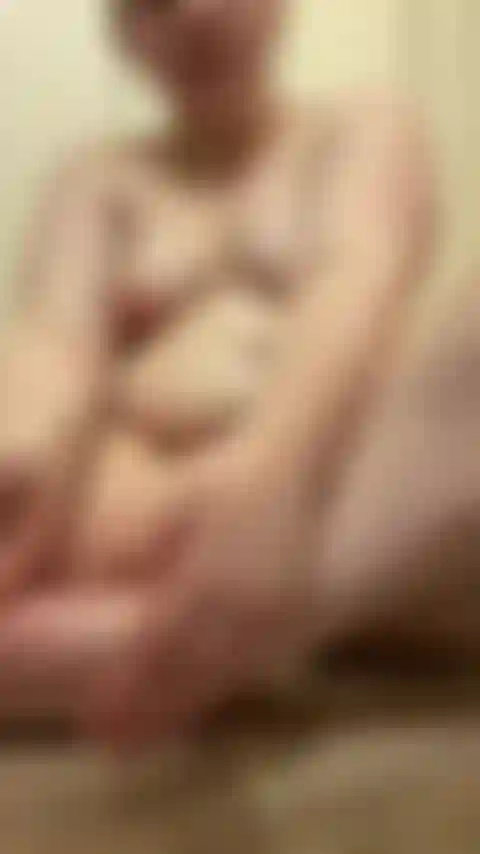 Sto cercando di leccarmi le dita dei piedi.