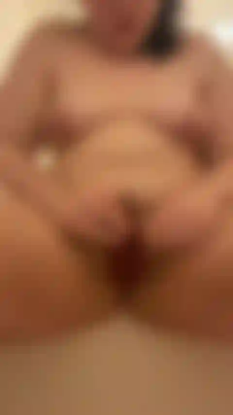 Shh squirto piano mentre il marito dorme (non sto cercando di essere carino solo legandomi allo sperma).