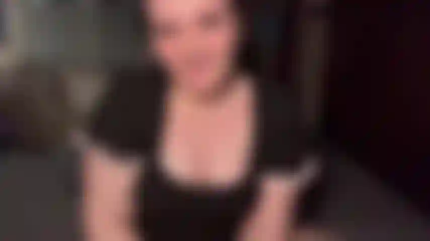 Il piccolo cazzo ottiene sph, joi e un pietoso bj.