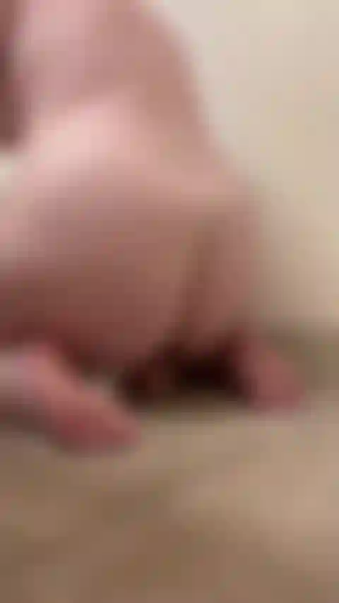 Cavalco il mio dildo da dietro.