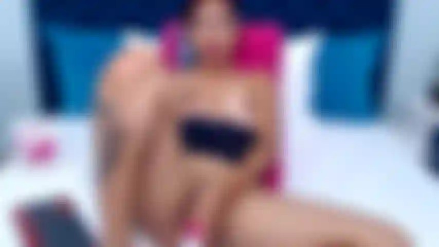 Mi masturbo con un giocattolo.