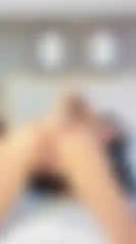 So che ami quando entra in profondità dentro di me.. E sentire i miei gemiti mentre ti tengo dentro di me.
