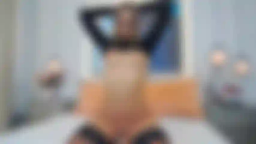 Una cowgirl che cavalca un dildo.