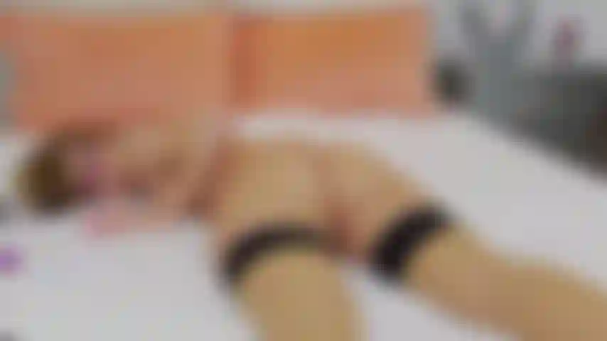 Prendo in giro con la mia figa e il mio culo.