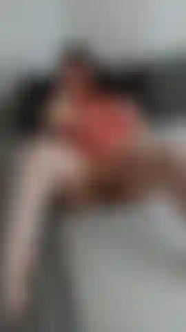 Sono così arrapata... Gioco con la mia figa.