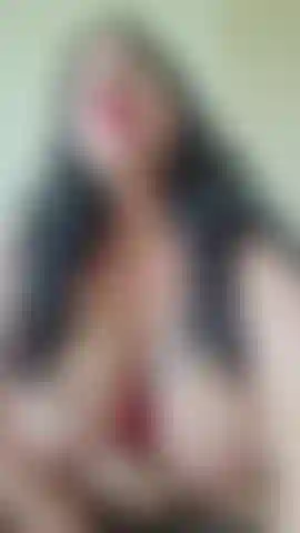 Una figa viziosa con dita mmm.