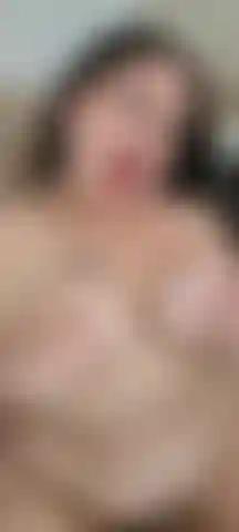 Dammi il tuo sperma su tutte le mie grandi tette.