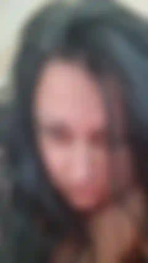 Provocante con il corpo nudo.