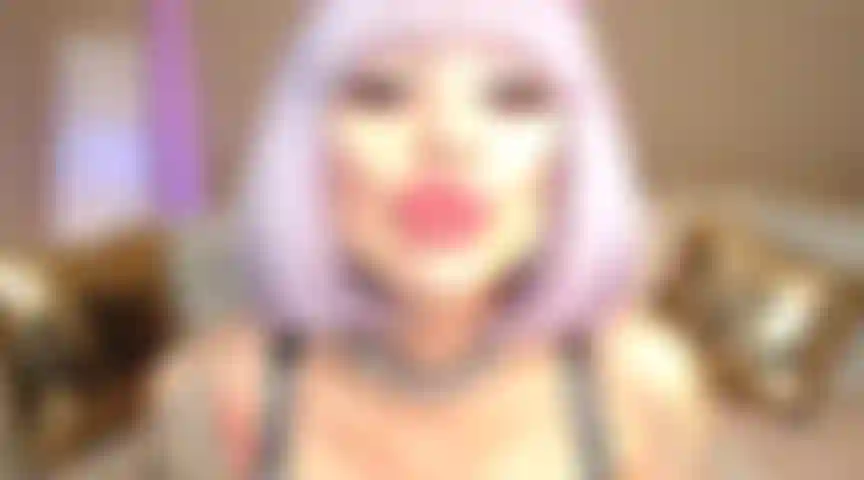 68. Le labbra baciano il rossetto fetish, il lucidalabbra macchia il tuo cazzo per un po' di svapo.