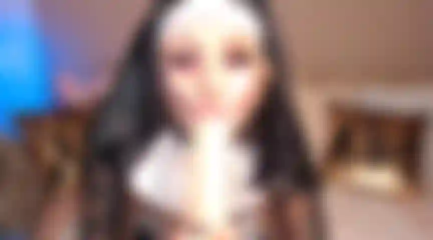 22. Un bukkake violento, conati di vomito, soffocamento, schiaffi in faccia, trucco rovinato, sono la tua cattiva suora.