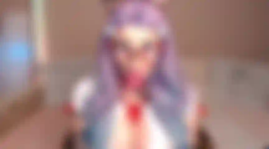 95. Pompino in faccia disordinato e un gioco di sperma da parte di una troia nerd con gli occhiali.