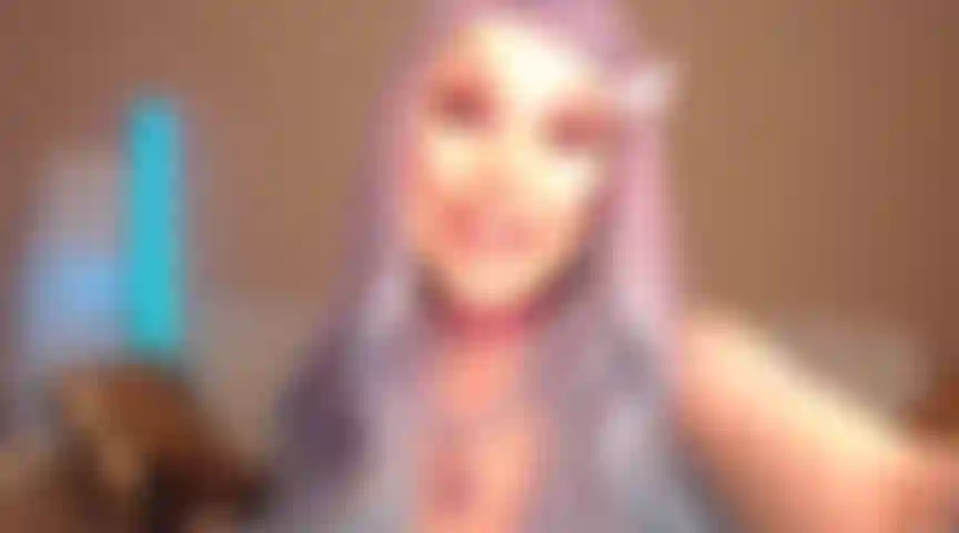 84. Mega stupida troia bimbo ahegao faccia da anatra senza giocattoli che rimbalzano sulle tette.